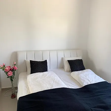 Highly Comfortable Family-friendly In Lovely Area Lägenhet